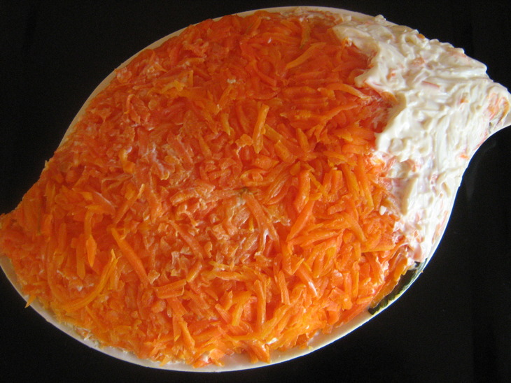 салат "Лисий Хвост" (вид готового блюда) на салатной тарелке