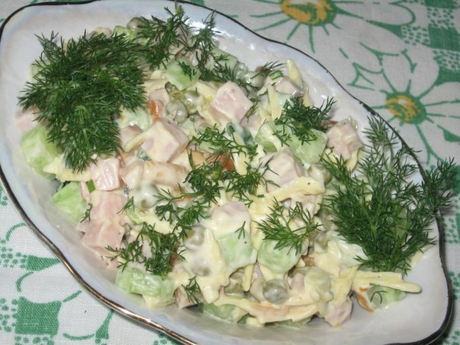 салат с копченой свининой