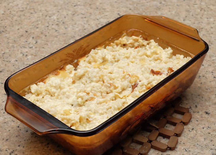 cottage cheese and rice casserole with dried apricots and apple