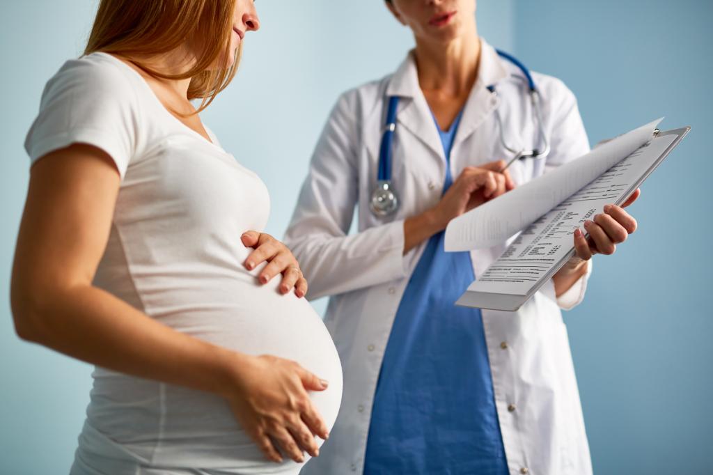 беременная женщина у гинеколога