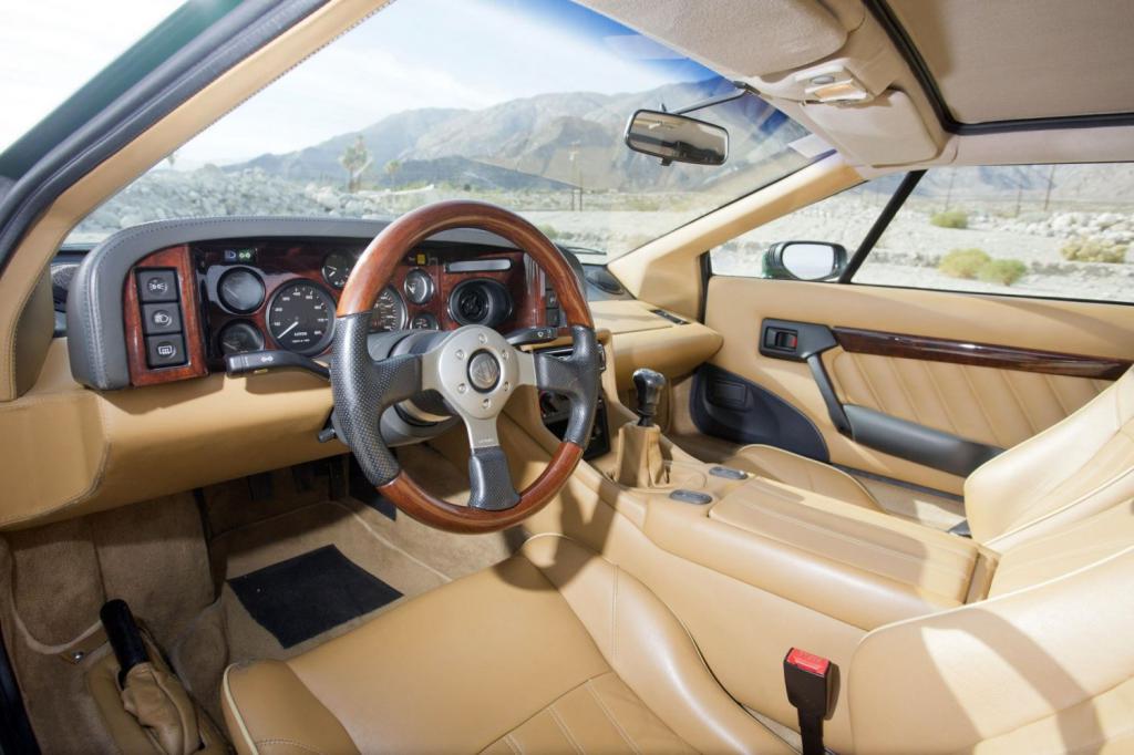 car interior Lotus Esprit