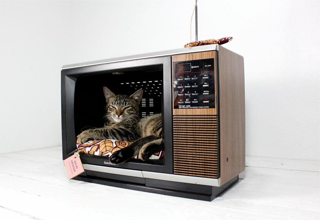 домик для кота из старого телевизора