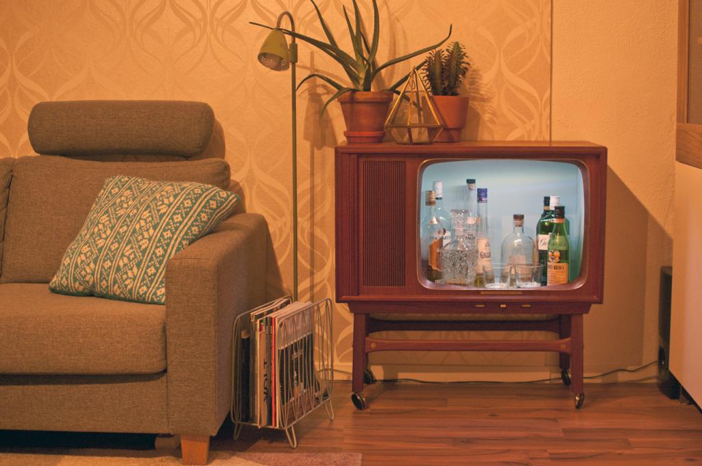 мини-бар из старого телевизора