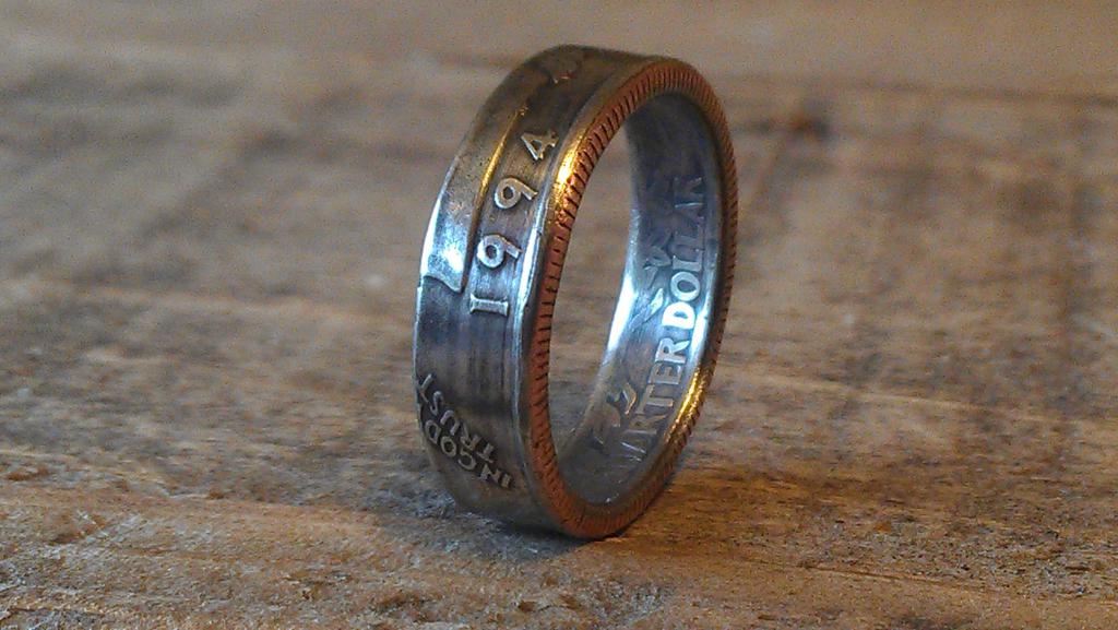 двустороннее кольцо из монеты