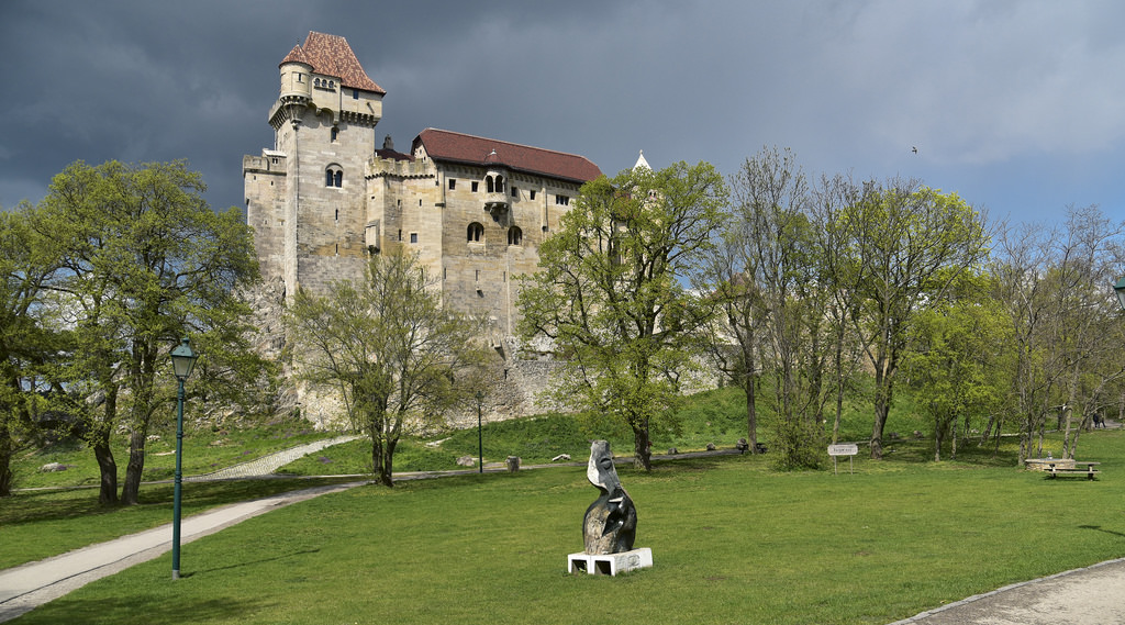 Замок лихтенштейн. Замок Лихтенштейн Австрия. Замок Лихтенштейн Вена. Лихтенштайн (замок в Австрии). Замок Лихтенштайн Баден-Вюртемберг Германия.