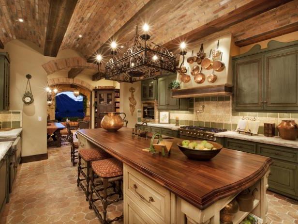 Уютная кухня в итальянском стиле