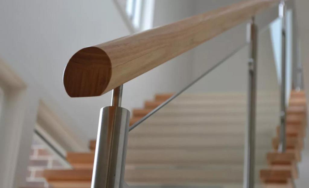 изготовление поручней для лестниц из дерева