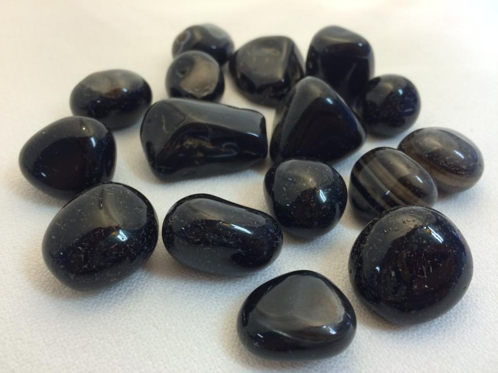 Черные полудрагоценные камни фото и название