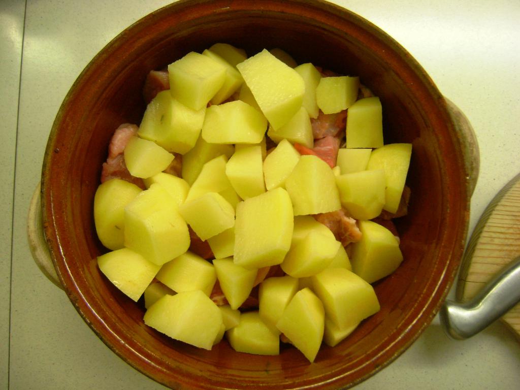Картофель в горшочках