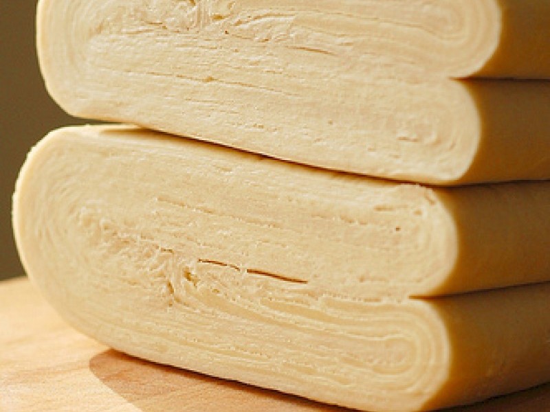 булочки с сыром из слоеного дрожжевого теста