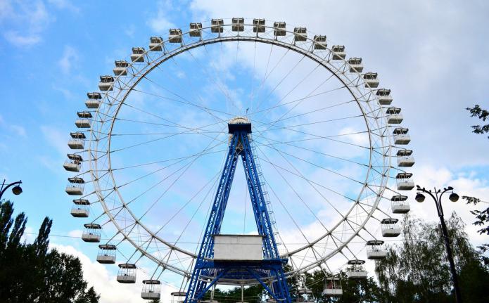 ferris wheel in moscow height