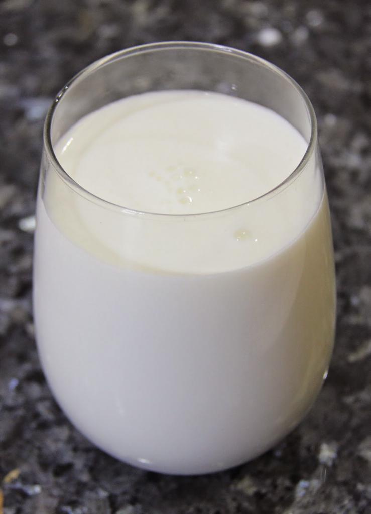 Hair mask made from brown bread and kefir