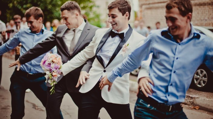 dance of the groom and his friends