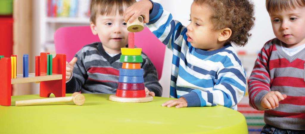 children play with a pyramid