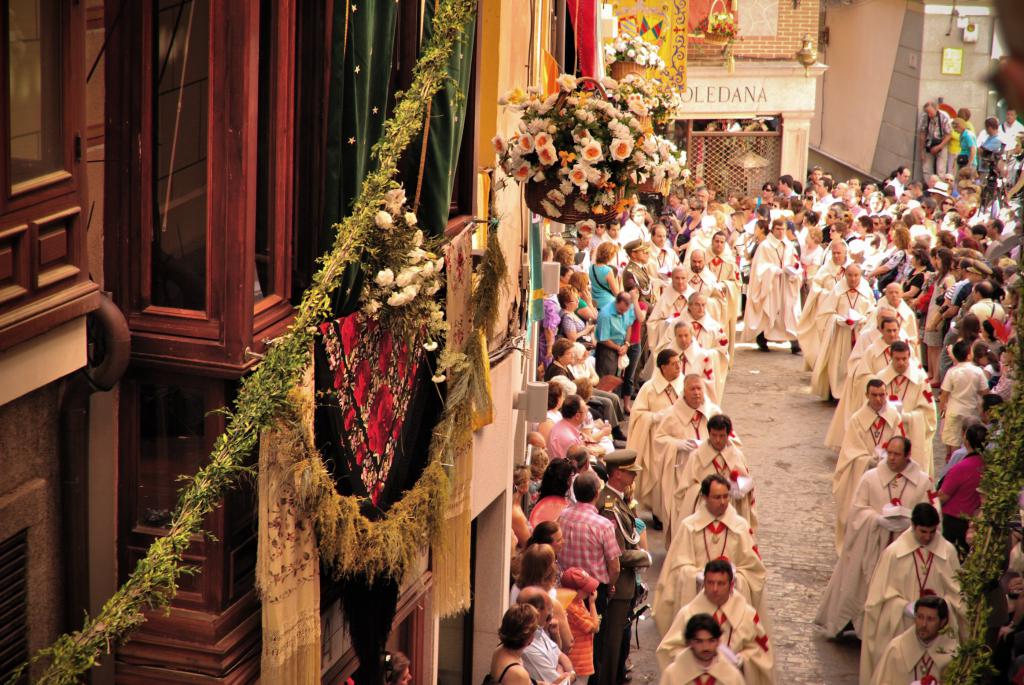 Религиозная процессия в Толедо