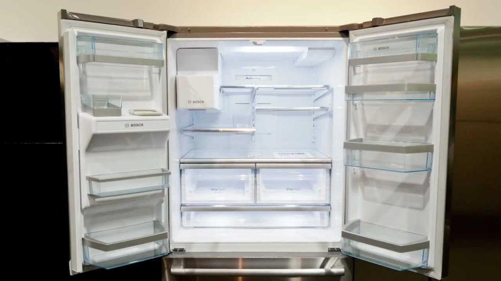 Вместительный маленький холодильник
