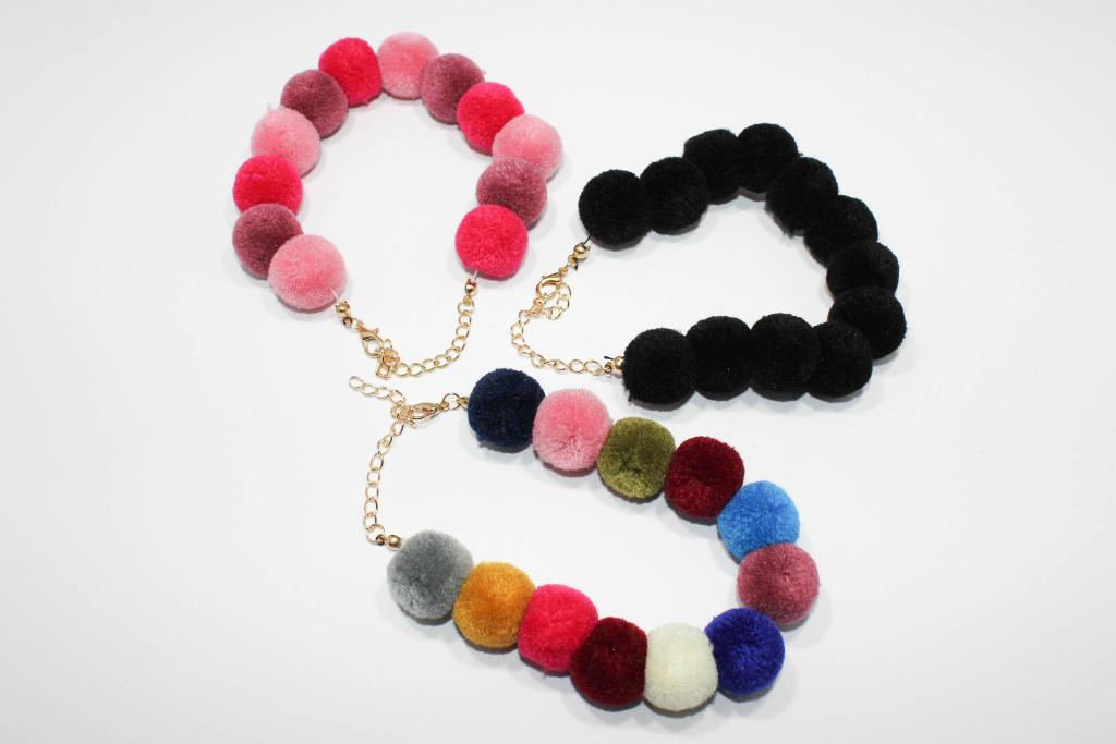 Pompom necklace