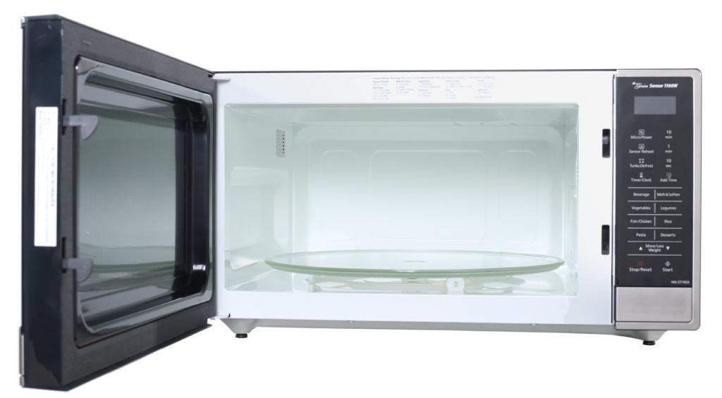 Можно ли в микроволновку железную посуду. Микроволновая печь nnst27hm. Металлическая тарелка для микроволновой печи.