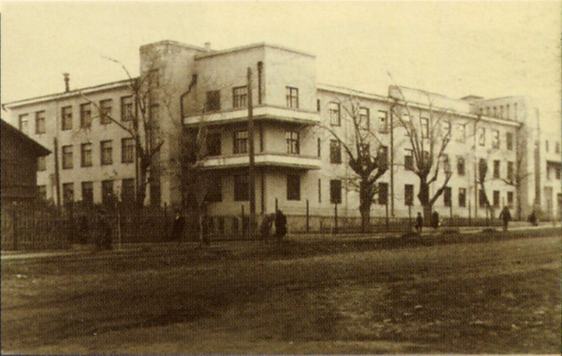 Здание школы на ул. Красной