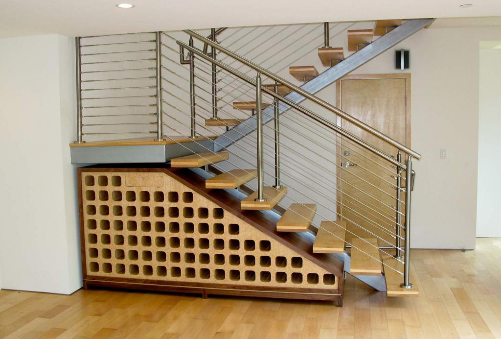 Как сделать деревянную лестницу на второй этаж?