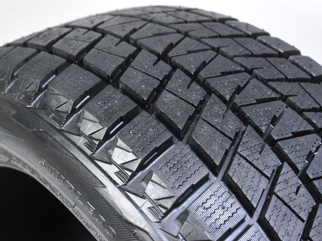 Bridgestone Blizzak DM-V1 Tire