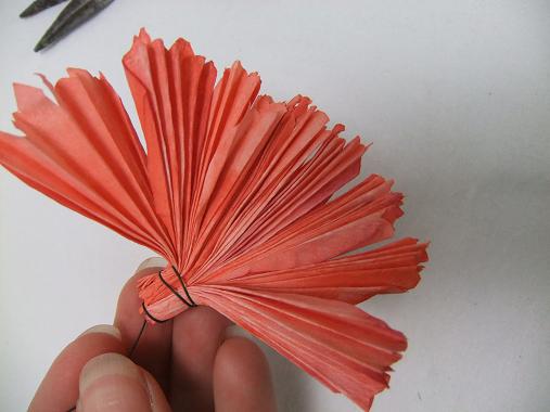 Цветы гвоздики из гофрированной бумаги своими руками пошаговая инструкция с фото