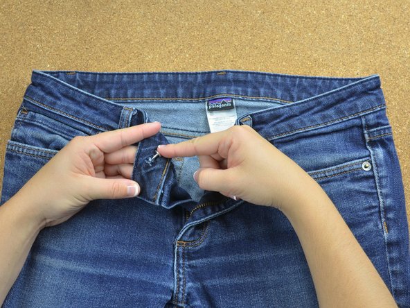 как поменять пуговицу на джинсах