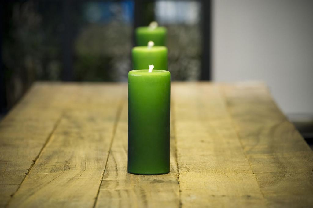 зеленая свеча для денег в домашних условиях