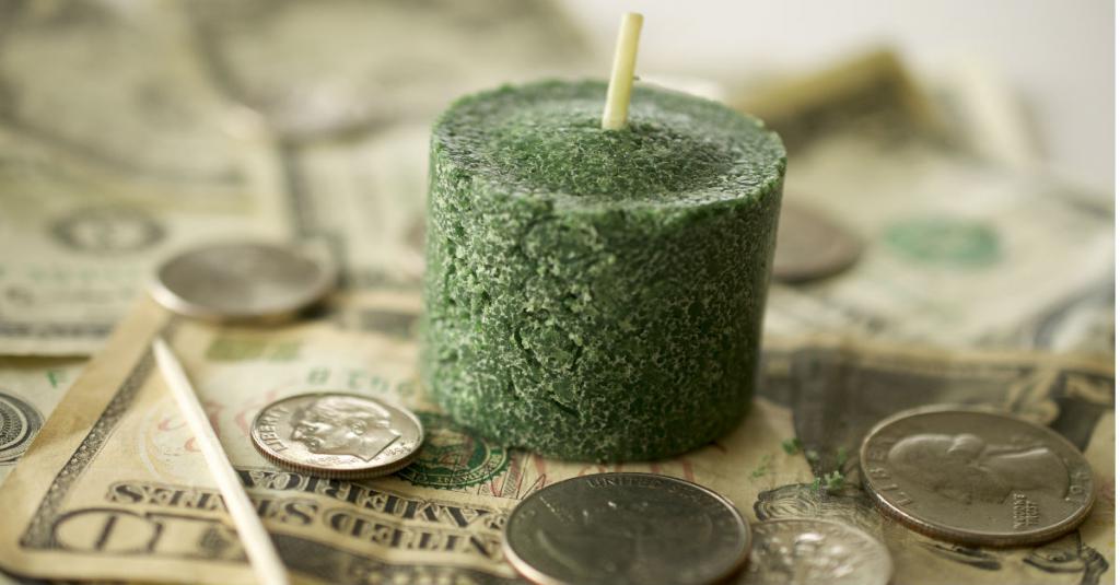 как привлечь деньги зеленая свеча