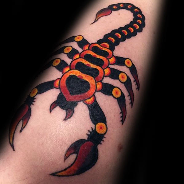 скорпион татуировка на руке