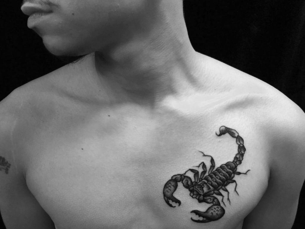 скорпион татуировка у мужчины
