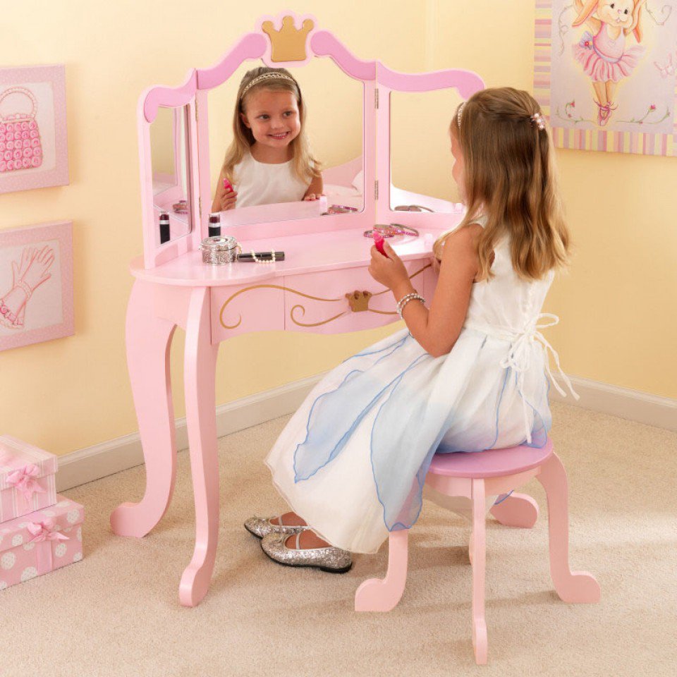 girl behind the dressing table