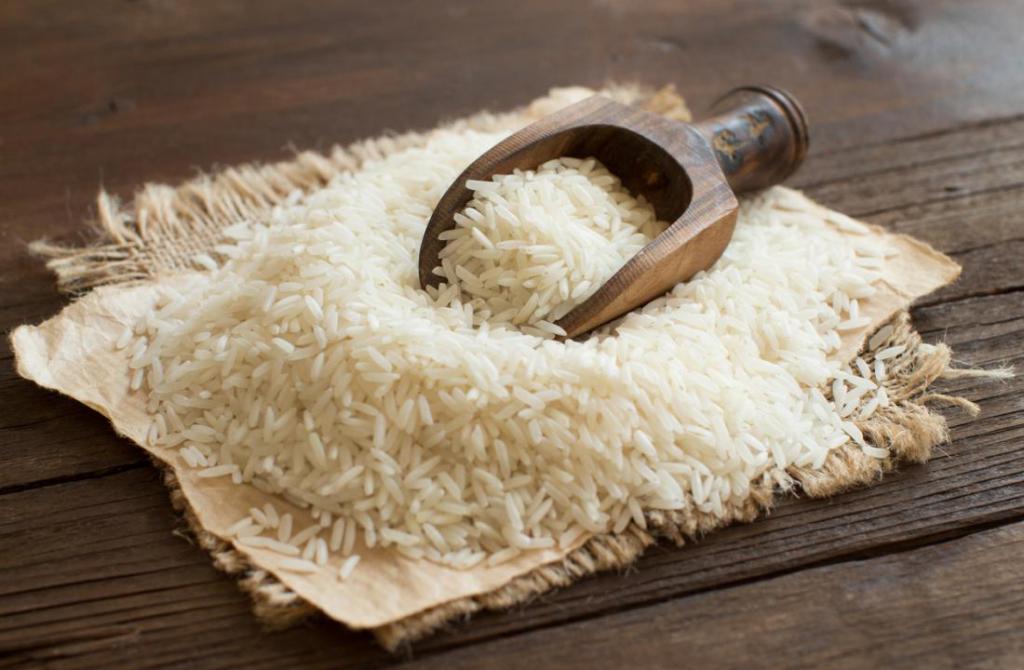 рис и деревянная ложка