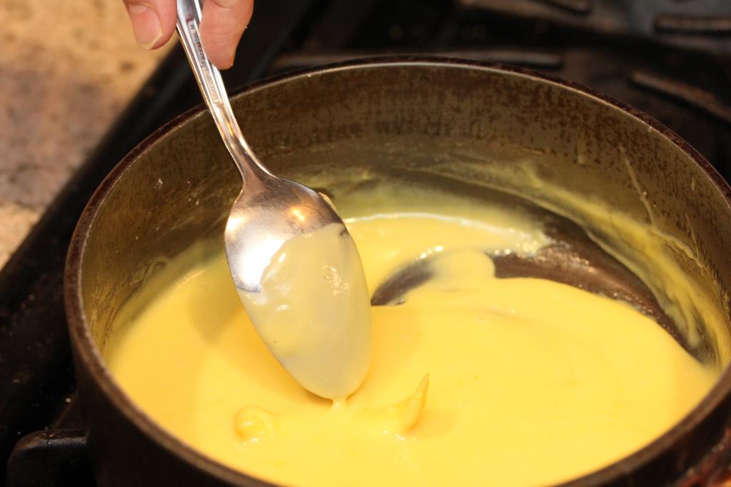 Рецепт заварного крема с маслом сливочным. Заварной крем с маслом.