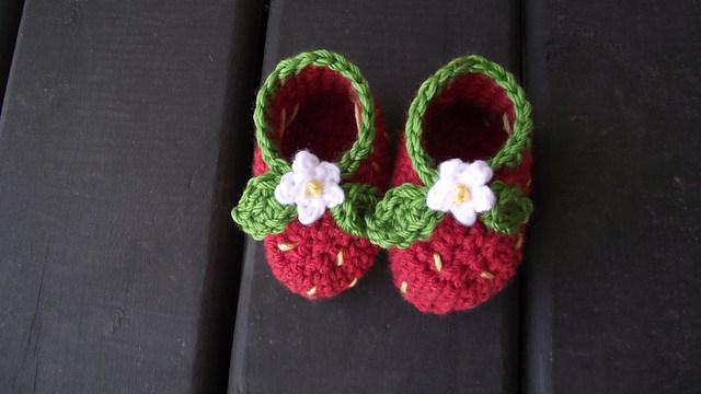 knit booties berries