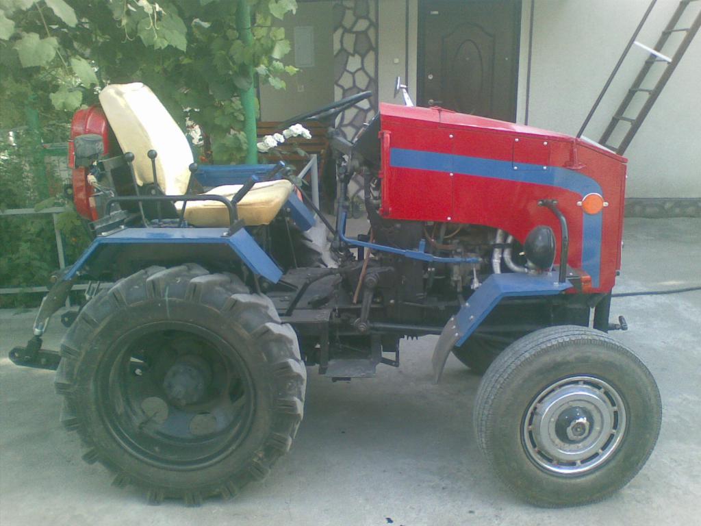 трактор с бензиновым двигателем