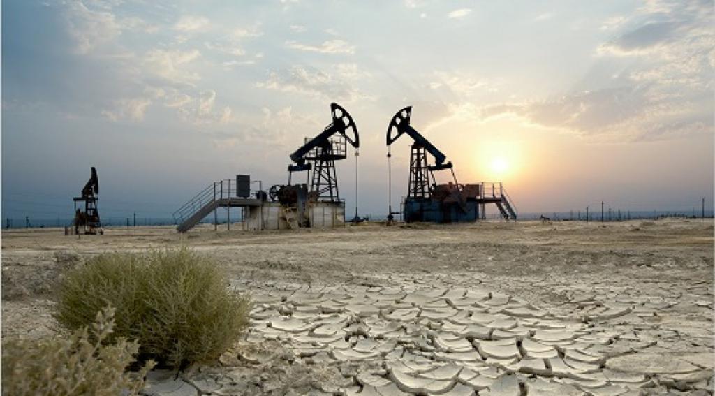 Нефтяные вышки в Казахстане