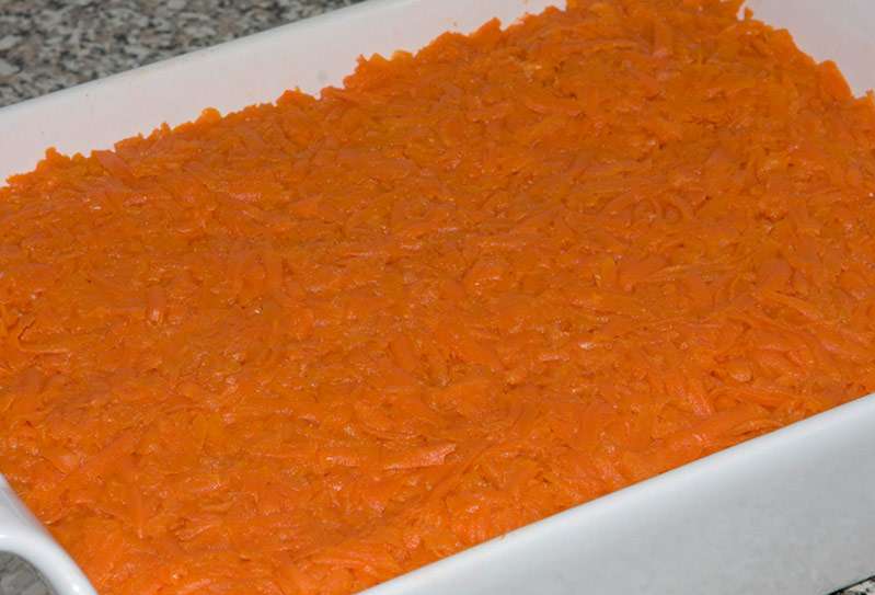 слой моркови в салате "Мимоза"