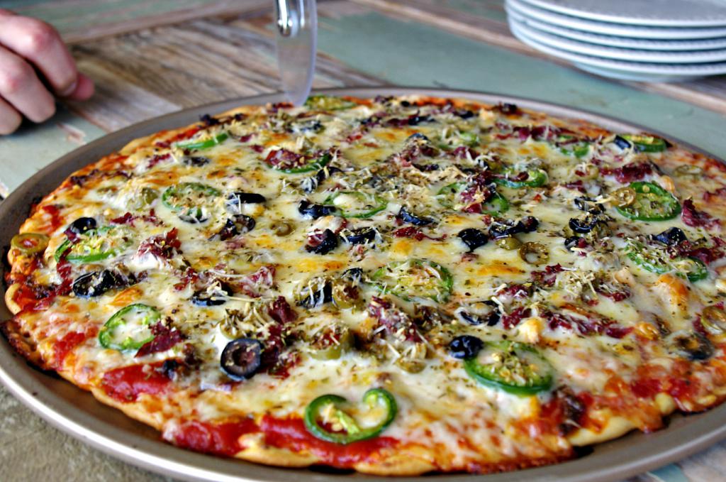 пицца с фаршем и оливками