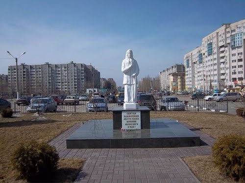 Памятник Ксении Петербургской