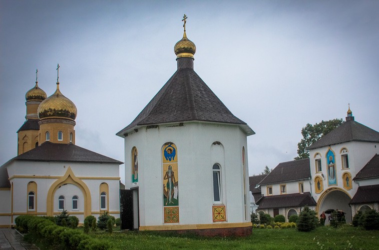 Церкви монастыря