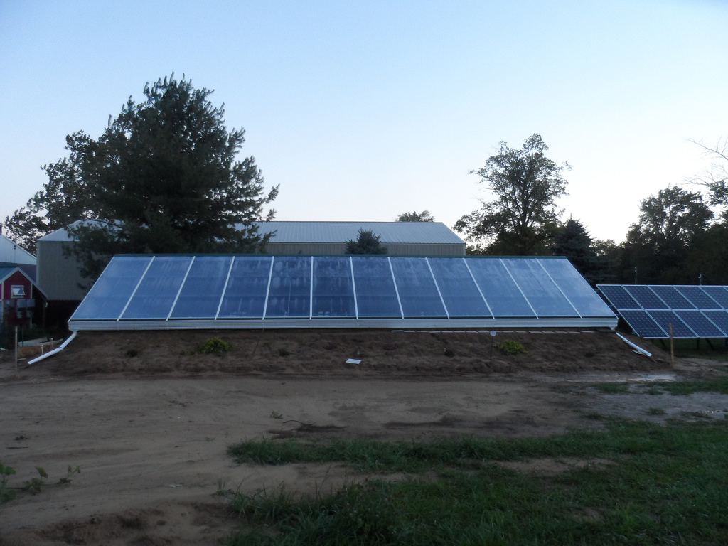 Thermos greenhouse, side view