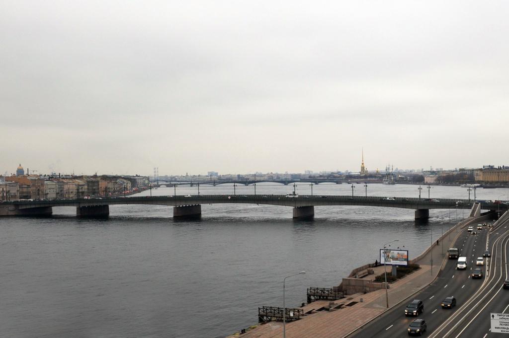 Литейный мост, вид с Выборгской стороны