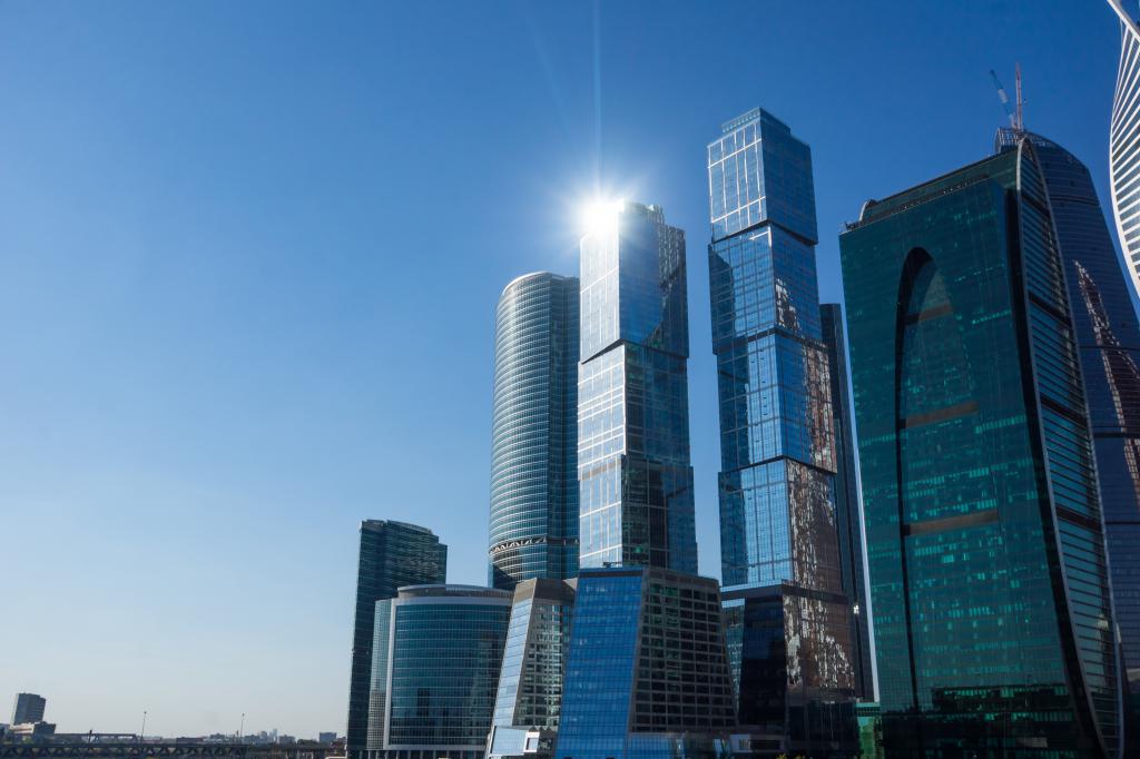 Солнце на башне "Санкт-Петербург"
