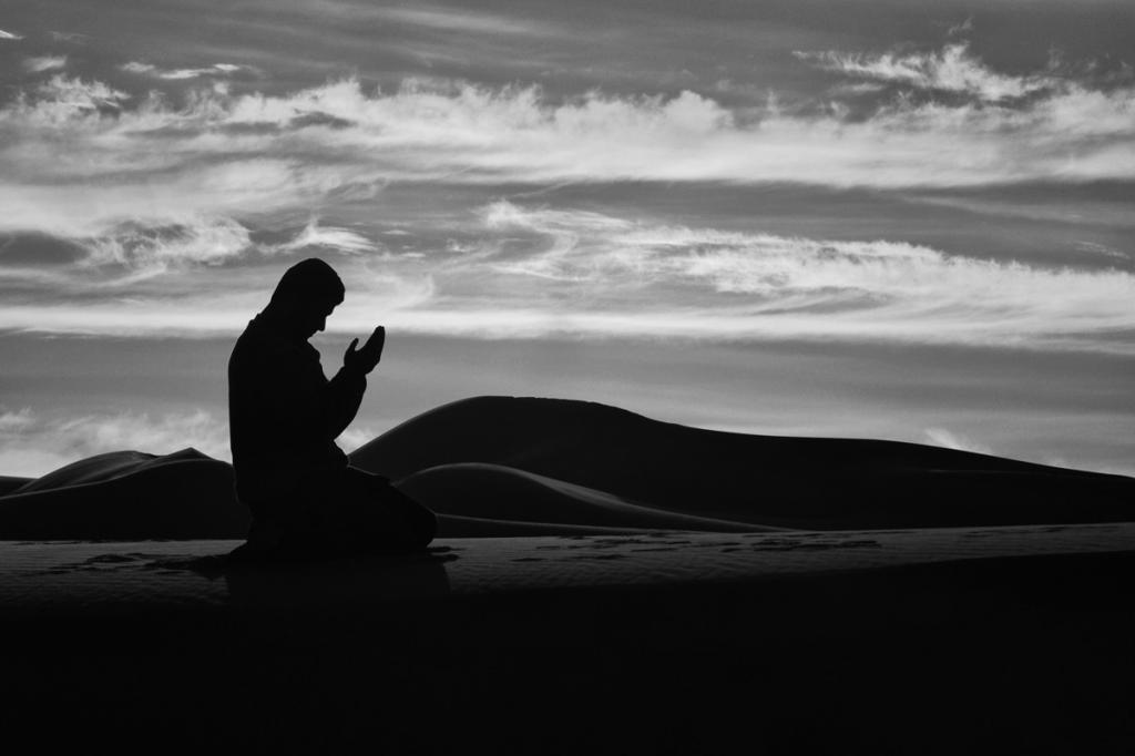 Мусульмане читают тексты из Корана