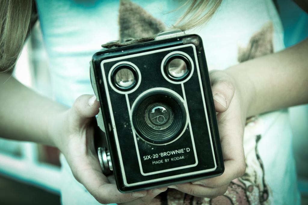 Старая камера в руках