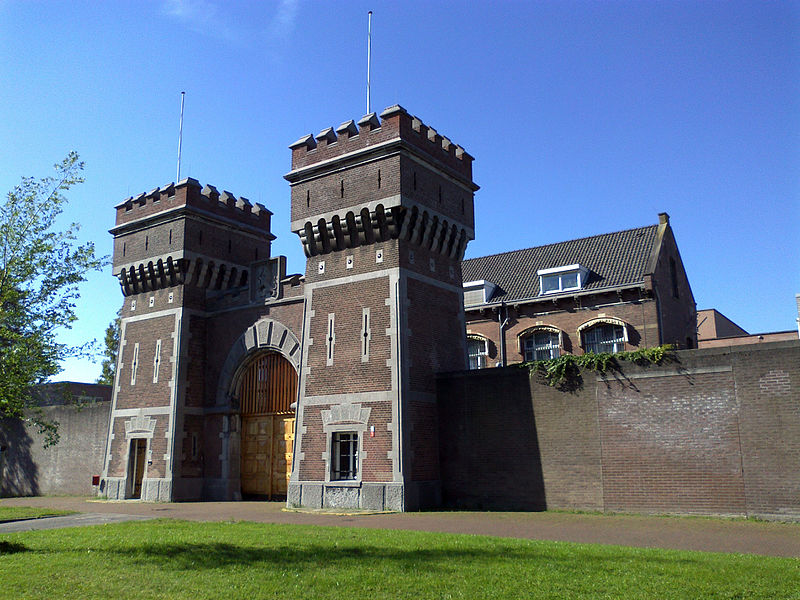 Тюремные ворота