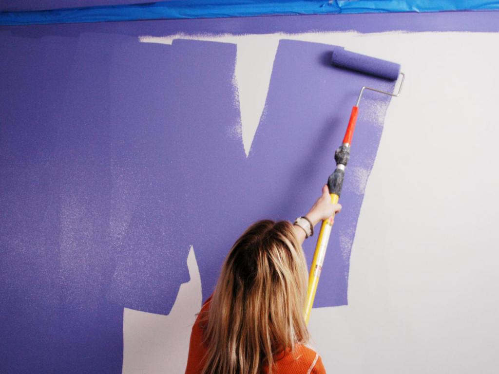 покрасить стены своими руками фото