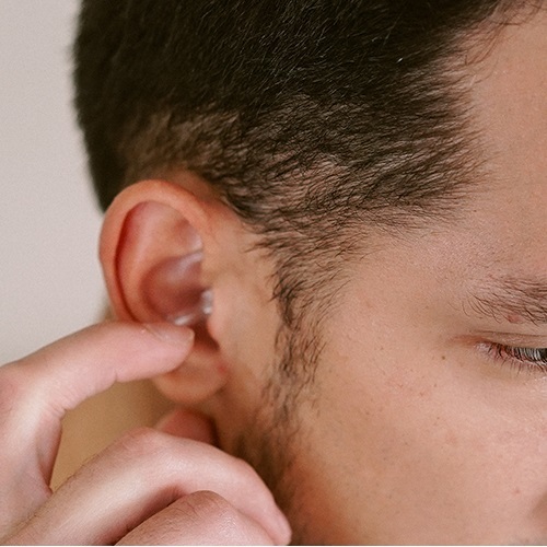 how to install ear plugs