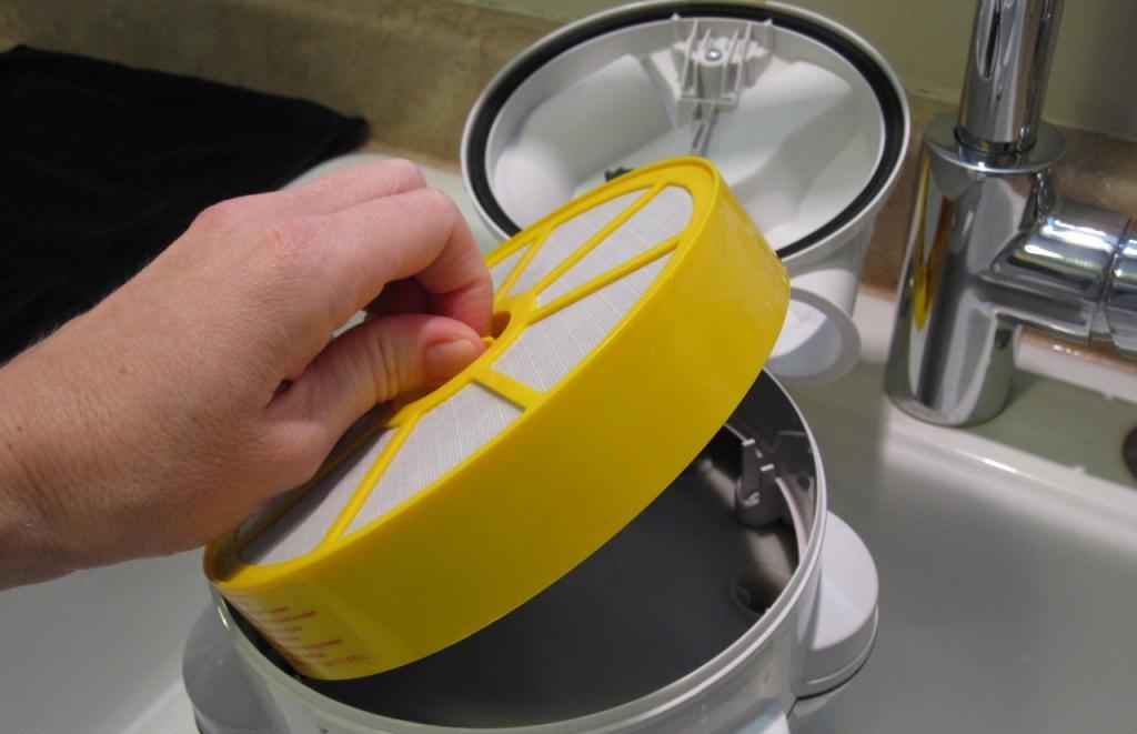 Как сделать водный фильтр для пылесоса своими руками?